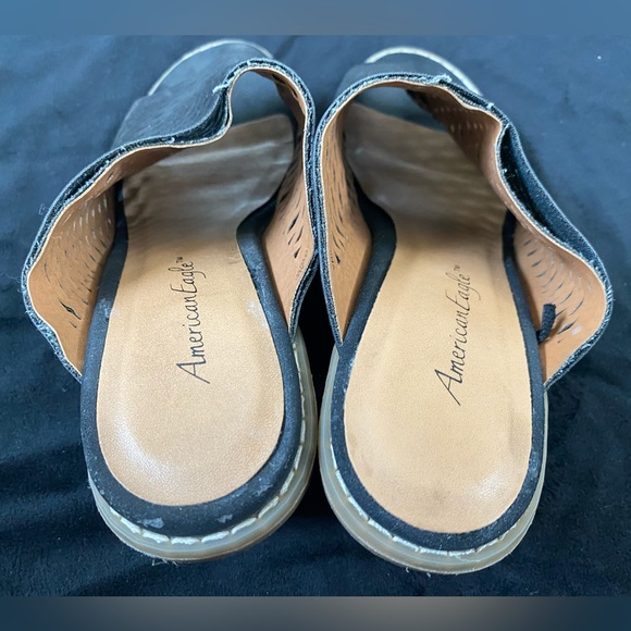 Black lattice mule heels - Picture 3 of 3